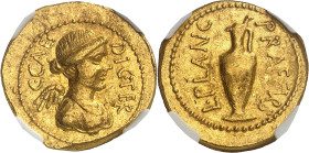 RÉPUBLIQUE ROMAINE - ROMAN REPUBLIC
Jules César (60-44 av. J.-C.). Aureus avec L. Munatius Plancus, préfet de Rome ND (45 av. J.-C.), Rome.
Av. C. CAE...