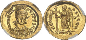 EMPIRE ROMAIN - ROMAN
Marcien (450-457). Solidus ND, Constantinople.
Av. D N MARCIA - NVS P F AVG. Buste cuirassé et casqué de face, tenant la lance s...