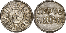 FRANCE / CAROLINGIENS - FRANCE / CAROLINGIAN
Louis le Pieux (814-840). Denier, classe 2 ND (819-822), Milan.
Av. + H LVDOVVICVS IMP. Croix. 
Rv. En de...