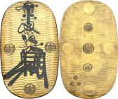 JAPON - JAPAN
Komei (1846-1867). Oban (10 ryo) ère Man’en (1860-1862), Edo ou kyoto.
Av. Flan avec motifs horizontaux réalisés mécaniquement. Quatre...