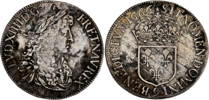 FRANCE / CAPÉTIENS - FRANCE / ROYAL
Louis XIV (1643-1715). Écu au buste juvénile...