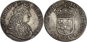 FRANCE / CAPÉTIENS - FRANCE / ROYAL
Louis XIV (1643-1715). Écu à la cravate, 2e émission par F. Warin 1682, 9, Rennes.
Dy.1493 - G.210 - Dav.3805 ; Ar...