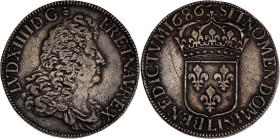 FRANCE / CAPÉTIENS - FRANCE / ROYAL
Louis XIV (1643-1715). Écu à la perruque avec buste drapé à l’antique, tranche lisse 1686, L, Bayonne.
Dy.1506 - G...