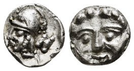PISIDIA. Selge. Obol (Circa 350-300 BC).
Obv:Helmeted head of Athena left; astragalos to right.
Rev:Facing gorgoneion. 1,06 g