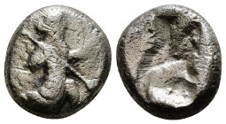 ACHAEMENID EMPIRE. Time of Darios II (424-405 BC). Siglos. Sardes.
Obv: Persian king in kneeling-running stance right, holding spear and bow, and with...
