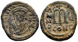 TIBERIUS II CONSTANTINE (578-582). Follis. Constantinople. .
Obv: D m TIb CONSTANT P P AVI.
Crowned facing bust, wearing consular robes, holding mappa...