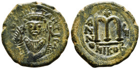 TIBERIUS II CONSTANTINE (578-582). Follis. Nicomedia.
Obv: D m TIb CONSTANT P P AVC.
Crowned bust facing, wearing consular robes and holding mappa and...