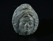A bronze face of the Gorgon Medusa

Detailed video has been added

Condition : See picture. No returns are accepted.
74,44 g - H 48,64 mm