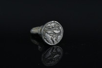 Stamp seal with bird engraved.
Condition : See picture. No returns are accepted.
6,12 g - H 20,88 mm