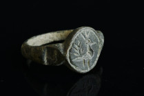 Ancient Roman Bronze Ring (1st-5th Century A.D.)
Condition : See picture. No returns are accepted.
4,45 g - 21,90 mm