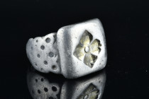 Silver Byzantine period ring 
Condition : See picture. No returns are accepted.
12,93 g - 22,79 mm
