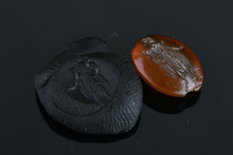 Roman Gemstone with a standing men. 2nd century AD.
Condition : See picture. No returns are accepted.
1,17 g - 15x12 mm