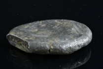 A big Silver Hacked Ingot ( Viking ? - 10th-12th century AD.)
Condition : See picture. No returns are accepted.
144,18 g - 56,66 mm