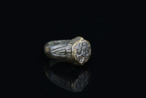 Bronze Byzantine period ring 
Condition : See picture. No returns are accepted.
5,46 g - 18,05 mm