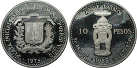 Weltmünzen und Medaillen, Dominikanische Republik / Dominican Republic. Taino Art. 10 Pesos 1975. 30,0 g. 0.900 Silber. 0.87 OZ. KM 38. Polierte Platt...