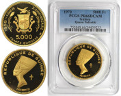 Weltmünzen und Medaillen, Guinea. 10. Jahrestag der Unabhängigkeit - Nefertiti. 5000 Francs 1970. Gold. 0.58 OZ. KM 36. PCGS PR 66 DCAM
