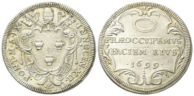 ROMA
Innocenzo XII (Antonio Pignatelli), 1691-1700.
Testone 1699 a. IX.
Ag
gr. 9,07
Dr. •INNOCEN•XII• - •PONT•M•A•IX•. Stemma sormontato da trire...