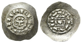 VENEZIA
Ottone I, o II di Sassonia, 962-983.
Denaro scodellato.
Ag
gr. 1,30
Dr. +OTO IMPERATOR. Croce unghiata accantonata da quattro globetti.
...