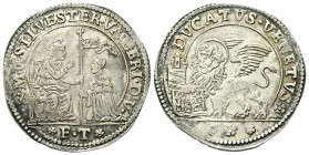 VENEZIA
Silvestro Valier Doge CIX, 1694-1700.
Ducato.
Ag
gr. 22,5
Dr. •S•M•V•SILVESTER•VALERI•D•V•. San Marco nimbato, seduto in trono, benedice ...
