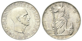 REGNO D’ITALIA
Vittorio Emanuele III, 1900-1943.
10 Lire 1936 PROVA a. XIV Roma, Impero.
Ag
gr. 9,96
Dr. Testa del sovrano rivolta a d.
Rv. Pror...