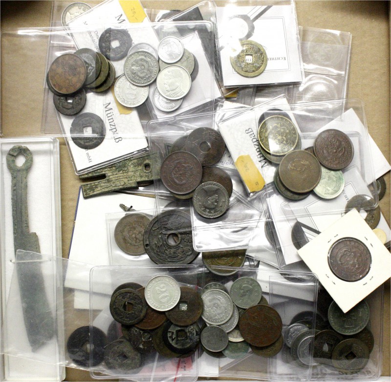 CHINA und Südostasien, China, Lots bis 1949
Schachtel mit ca. 144 Münzen. Vom G...