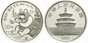 CHINA und Südostasien, China, Volksrepublik, seit 1949
10 Yuan Panda 1991. Panda mit Bambuszweig, an Gewässer sitzend. Mit Beizeichen P. Verschweißt....