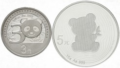 CHINA und Südostasien, China, Lots der Volksrepublik China
2 Stück: 3 Yuan Panda 1/4 Unze Silber 2012 (o. Zertifikat im Etui); 5 Yuan Panda (15 g. Si...