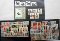 CHINA und Südostasien, Briefmarken, Lots
Ca. 90 verschiedene China-Briefmarken ab dem 19. Jh. bis 1985. Postfrisch und gestempelt, dabei u.a. Mi. 914...