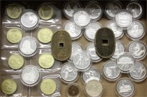 CHINA und Südostasien, Lots Asien allgemein
37 Münzen: China 8 X 1 Yuan Messing 2008 Oly. Beijing, 26 Silbermedaillen, dazu Japan 2 X 100 Mon und Hon...