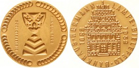 Thematische Goldmedaillen, Städte, Bielefeld
Goldmedaille 1952, 100-Jf. Bankhaus Lampe, Bielefeld. 30,2 mm; 22 g. 980/1000.
mattiert, vorzüglich/prä...