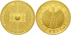 Goldmünzen der Bundesrepublik Deutschland, Euro, Gedenkmünzen, ab 2002
100 Euro 2005 G, zur Fussball-WM 2006. 1/2 Unze Feingold. In Originalschatulle...