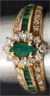 Schmuck und Accessoires aus Gold, Fingerringe
Damenring Gelbgold 585, besetzt mit Smaragden und kleinen Brillanten. Ringgröße 17. 4,89 g.