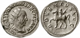 Römische Münzen, Kaiserzeit, Trajan Decius, 249-251
Antoninian 250. Drap. Brb. m. Strahlenbinde r./ADVENTVS AVG. Kaiser zu Pferd l.
vorzüglich