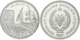 Ausländische Münzen und Medaillen, Albanien, Sozialistische Volksrepublik, 1946-1991
50 Leke, 5 Unzen Silber 1987. Hafen von Durazzo. Im Etui mit Zer...