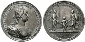 Römisch Deutsches Reich, Haus Habsburg, Maria Theresia, 1740-1780
Silbermedaille v. Vestner 1741 a.d. Geburt des Thronfolgers Josef. Brb. r./INMATRE ...