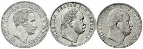Altdeutsche Münzen und Medaillen, Brandenburg/Preußen, Lots
3 Stück: Taler 1826 A, Siegestaler 1866 A, Vereinstaler 1867 A.
sehr schön-vorzüglich...
