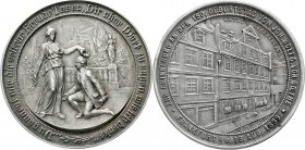 Altdeutsche Münzen und Medaillen, Frankfurt-Stadt
Silbermedaille 1899 v. Oppenheim a.s. 150. Geb. Muse kränzt knienden jungen Goethe. / S. Geburtshau...