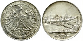 Altdeutsche Münzen und Medaillen, Frankfurt-Stadt
Silbermedaille 1902, unsign. a.d. Regatta des Regatta-Vereins. Adler / Stadtansicht. Rand punziert,...