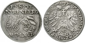 Altdeutsche Münzen und Medaillen, Nürnberg-Stadt
1/2 Reichsguldiner 1566. Reichsadler, Reichsapfel mit 30 Var. der Umschrift DECRETHO / 2 Wappen über...