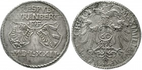 Altdeutsche Münzen und Medaillen, Nürnberg-Stadt
Reichsguldiner 1572. Reichsadler, Reichsapfel mit 60 / 2 Wappen über freistehender Jahreszahl. Titel...