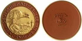 Medaillen, Drittes Reich
Porzellanmedaille 1934 (Hutschenreuther, Selb). Deutsche Kampfspiele Nürnberg. Braun, Rand und Spiegel goldfarben. 51 mm.
v...