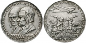 Medaillen, Münchner Medailleure, Karl Goetz
Silbermedaille 1928. Ozeanflug der Bremen 1928 (Europa/Amerika). 36 mm, 19,89 g
vorzüglich, kl. Randfehl...