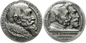 Medaillen, Schützenmedaillen, München
Silbermedaille 1911 v. Heinloth. Altb. Schützenbund München e.V. dem Prinzregenten zum 90. Geburtstag. Rand: 99...