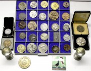 Medaillen, Zusammenstellungen und Lots
Sammlung Geflügelzucht: 34 Medaillen, Plaketten und Eierbecher mit Geflügelmotiven. Darunter viele schöne alte...