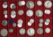 Medaillen, Zusammenstellungen und Lots
Schuber mit 29 alten Medaillen zur Reformation, bis auf eine alle Silber. Viele schöne Stücke auf Luther, Mela...