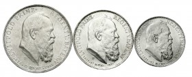 Reichssilbermünzen J. 19-178, Bayern, Luitpold 1911-1912
3 Stück: 2, 3 und 5 Mark 1911 D. Zum 90 jähr. Geburtstag.
alle vorzüglich/Stempelglanz