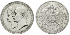 Reichssilbermünzen J. 19-178, Mecklenburg/-Schwerin, Friedrich Franz IV., 1897-1918
5 Mark 1904 A. Zur Hochzeit.
vorzüglich, Randfehler