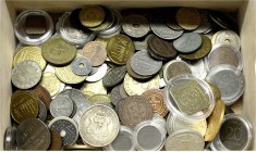 Kolonien und Nebengebiete, Lots, Allgemein
Karton mit ca. 300 Münzen ab 1890 aus Deutsch-Ostafrika (bis 1 Rupie, Danzig (bis 2 Gulden), Stadt Gent (b...