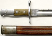 Militaria, Blankwaffen, Schweiz
Seitengewehr mit Säge. Hersteller Waffenfabrik Neuhausen. In Scheide. Länge 64 cm.
