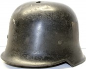 Militaria, Uniformen und Uniformteile
Drittes Reich: Helm der Feuerlöschpolizei. Hersteller Carl Henkel, Bielefeld. 22,5 X 28 X 15,5 cm.
Embleme ent...
